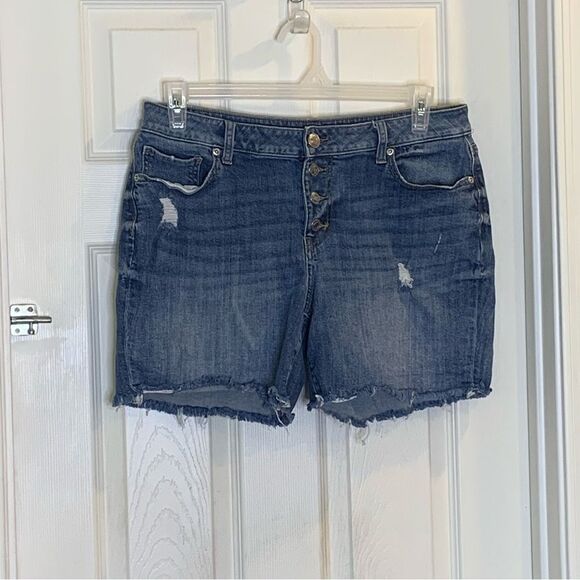 Maurice’s Distressed Button Fly Jean Shorts Size 14 - Picture 3 of 9